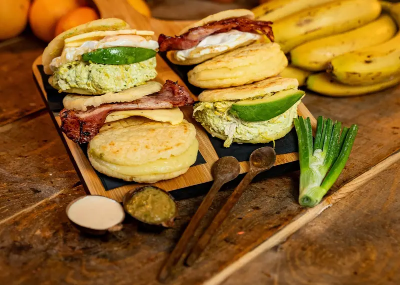 Variedad de arepas rellenas